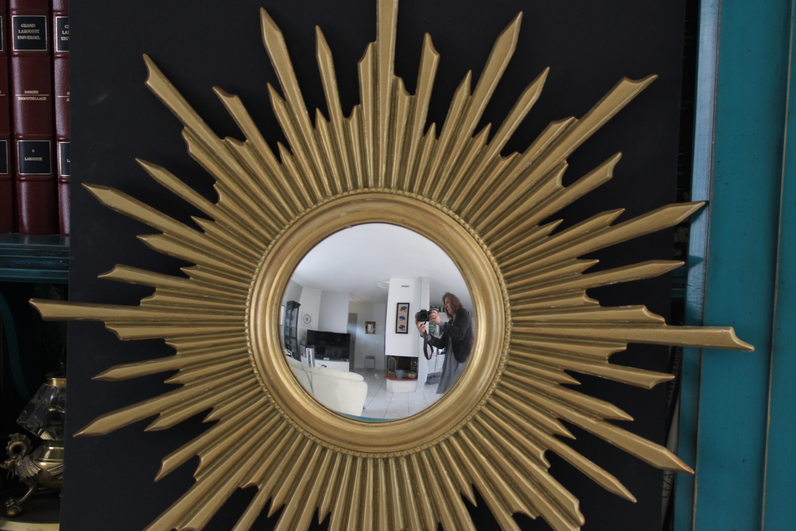 Miroir soleil vintage en résine patiné doré avec oeil de sorcière, 1970