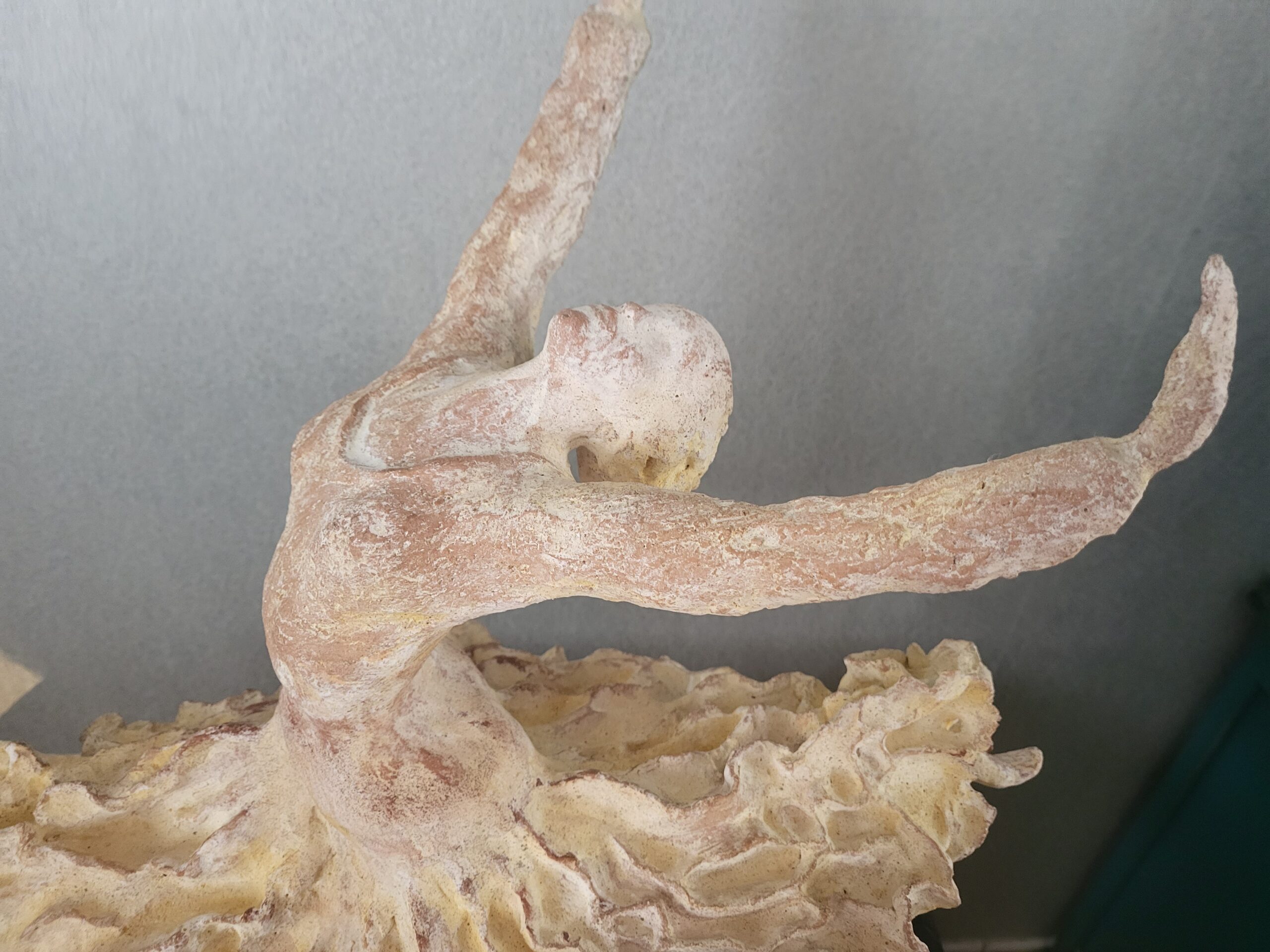 Sculpture en Plâtre et armature en fer représentant une danseuse signée les  Ateliers Français -LAF - Galerie Particulière Antiquités